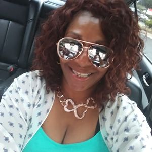 Meet your Posher, Elaine